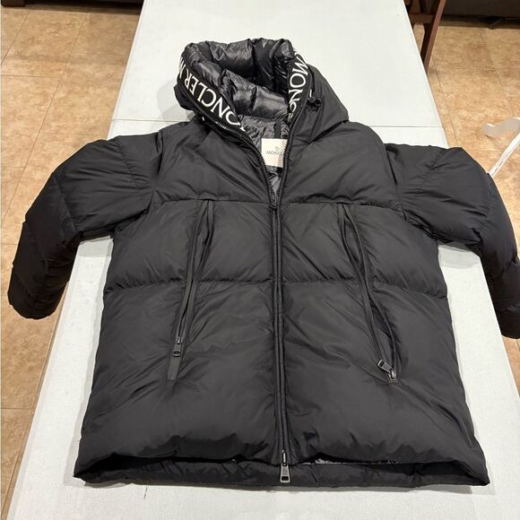 MONTCLA SHORT DOWN JACKET - Picture 3 of 11